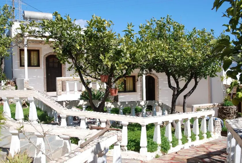 Quiet Place With Efflorescent Garden - Image 1