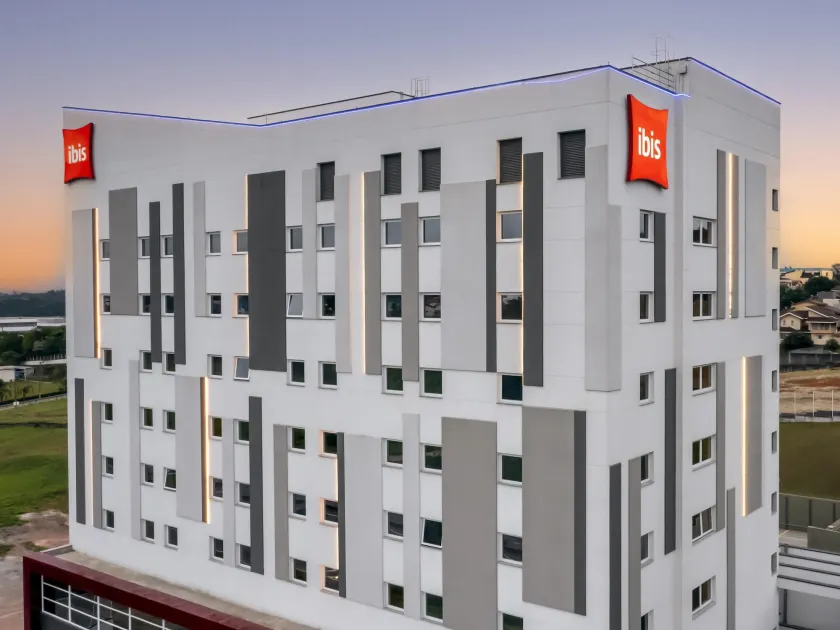 Ibis Aruja - Image 1