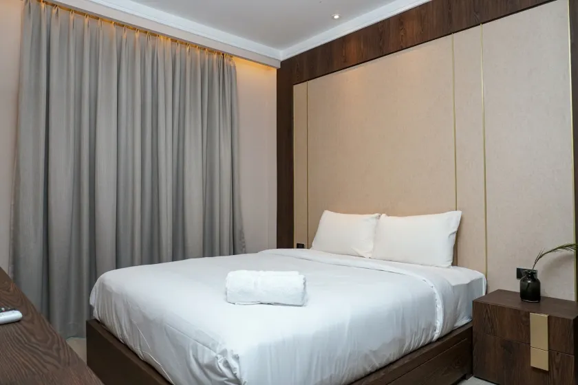 Minimalist and Comfy 1BR CitraLake Suites Apartment By Travelio - Image 1