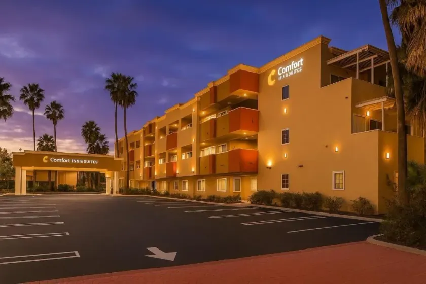 Comfort Inn & Suites Huntington Beach - Image 1