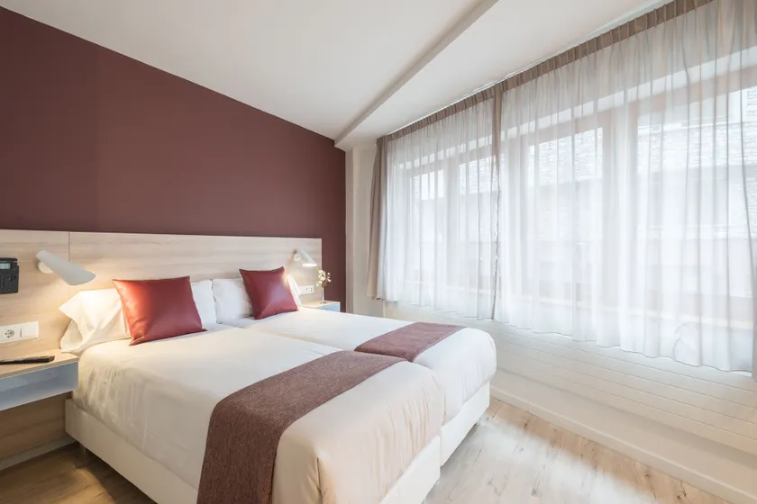 Hotel & Aparthotel Cosmos - Image 1