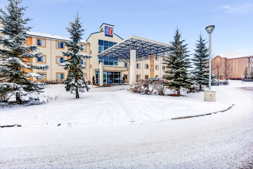 Motel 6-Red Deer, AB - Image 1