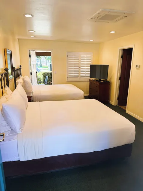 Castillo Inn at the Beach - Image 1