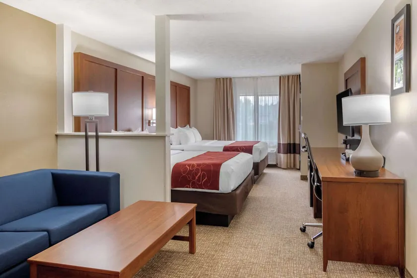 Comfort Suites Speedway - Kansas City - Image 1