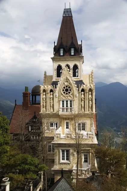 The Old England Manor - Image 1