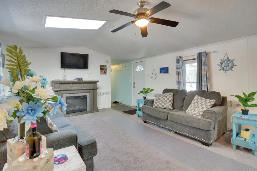 Houghton Lake Area Home w/ Fire Pit & Yard! - Image 1