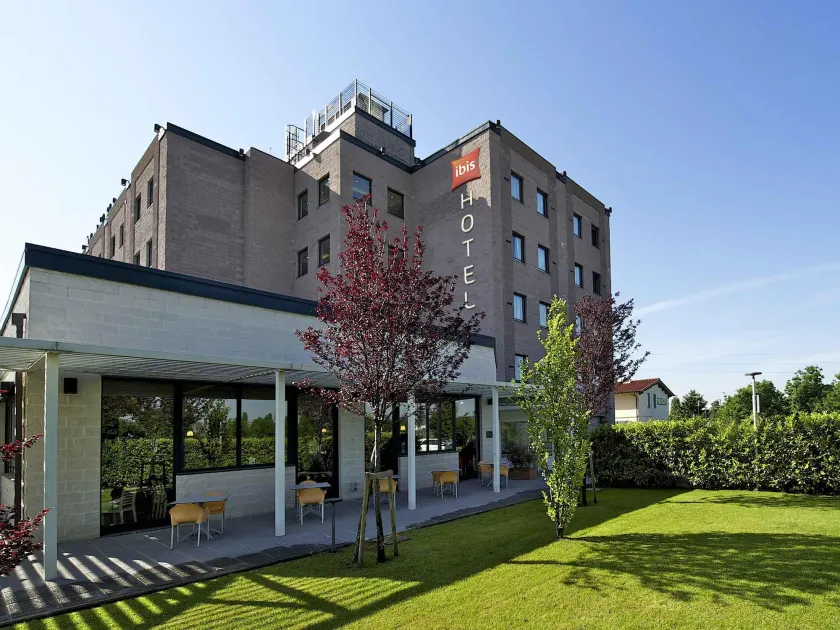Hotel Ibis Firenze Prato Est - Image 1
