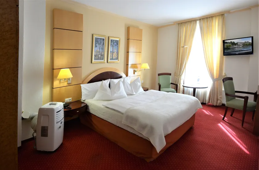 Hotel am Kochbrunnen - Image 1