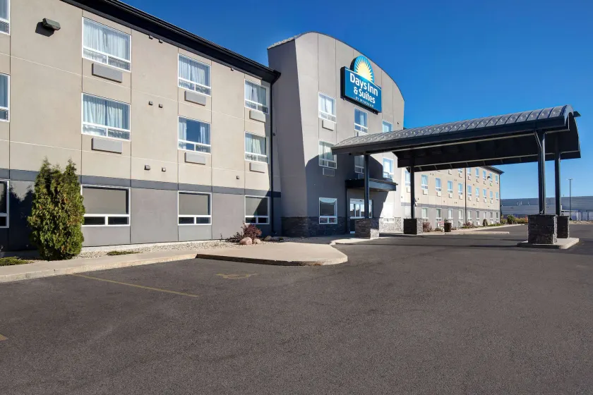 Days Inn & Suites by Wyndham Yorkton - Image 1