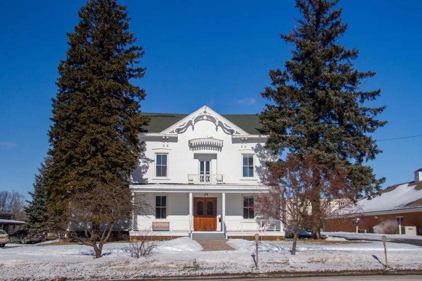 Pert House - Image 1