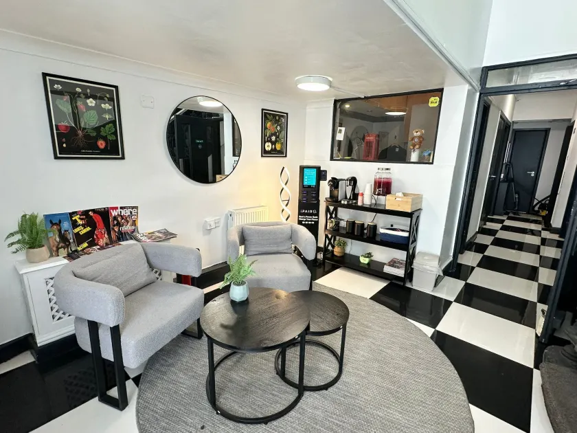 Amsterdam Hotel - Image 1