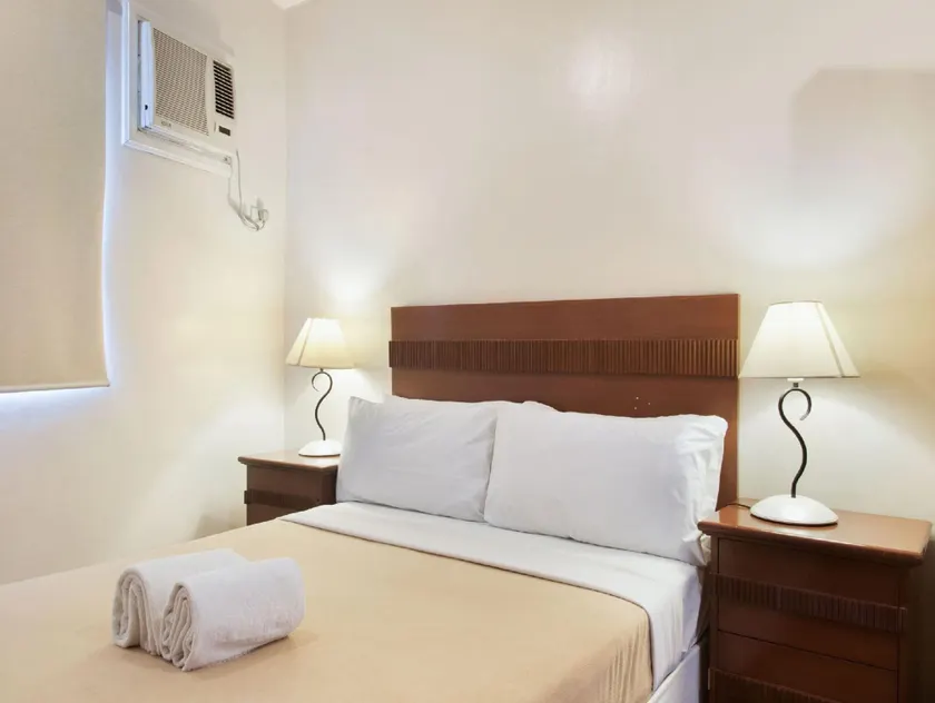 Townhouse OAK Metro Manila Near Osmena Highway PNR Pasay formerly Avitel Hotel - Image 1