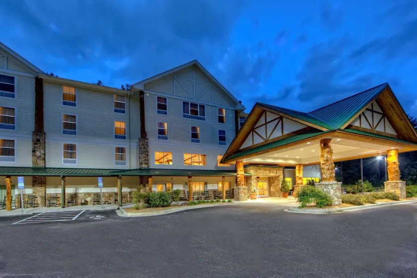 Hampton Inn & Suites Cashiers Sapphire Valley - Image 1