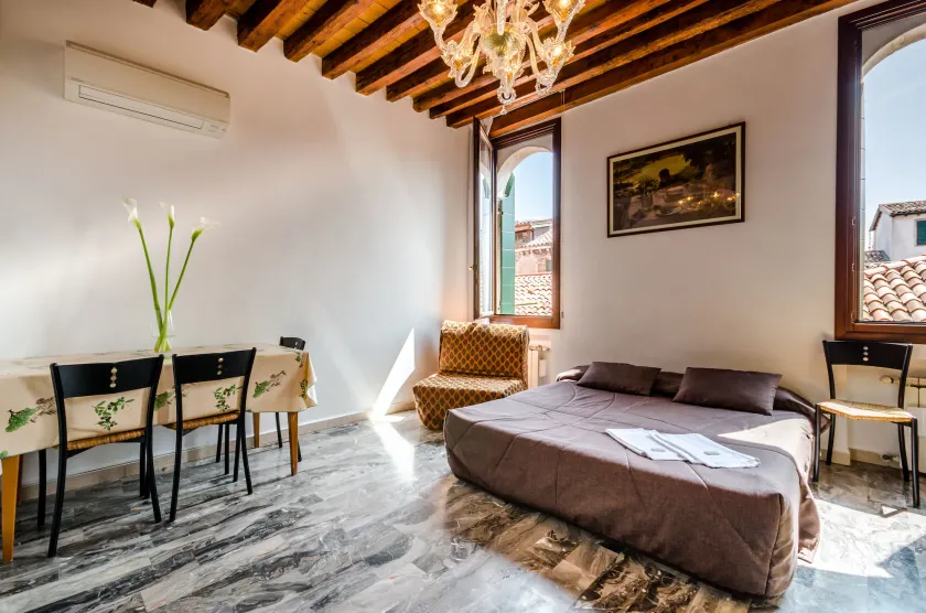 Venice Apartments - Image 1