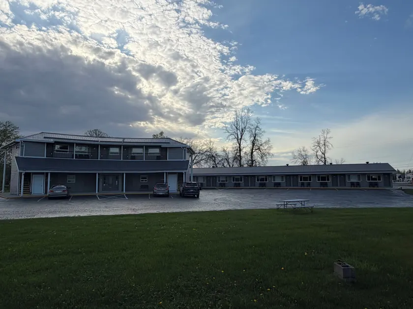 Aquarius Motel - Image 1