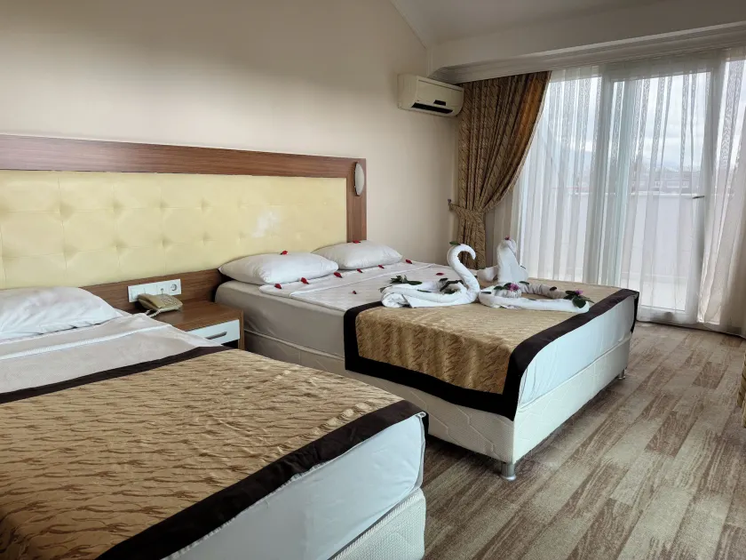 Mitos App & Hotel - Image 1