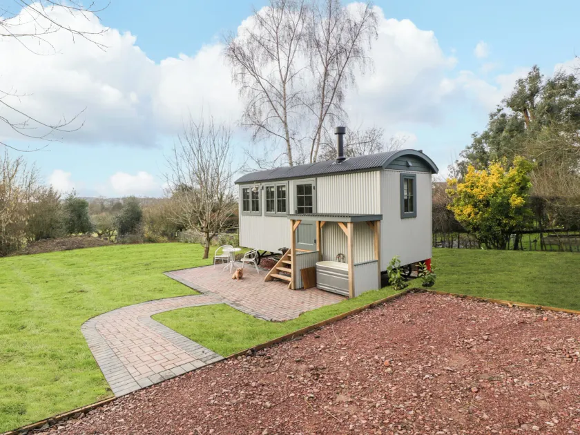 Evendine Hut @ Evendine Cottage - Image 1