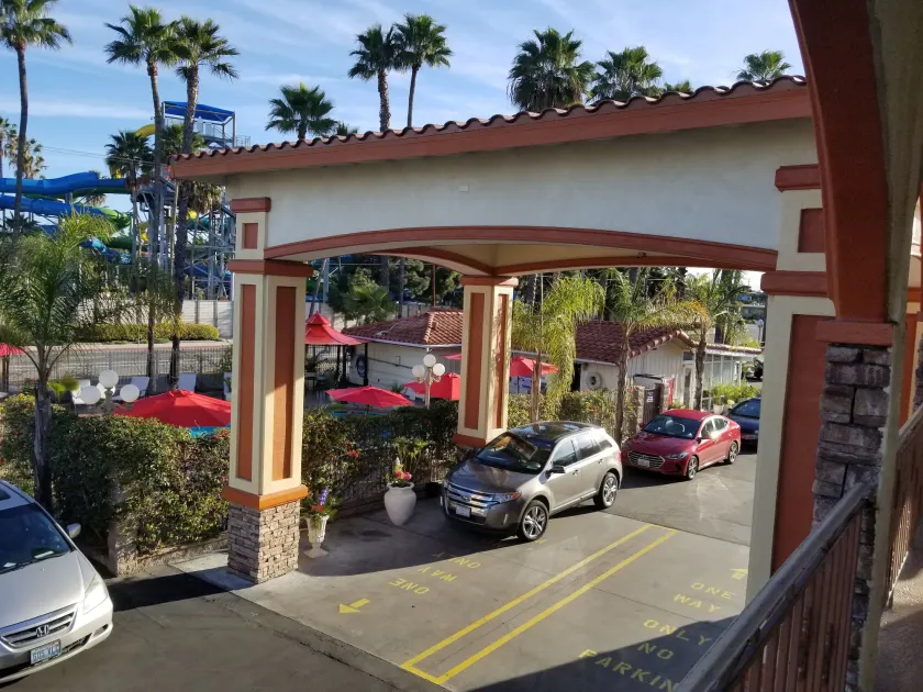 Best Inn & Suites - Image 1