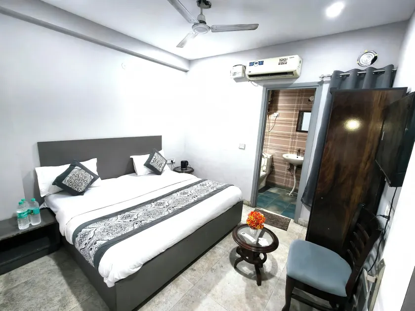 Hotel White Stone near Anand Vihar - Image 1