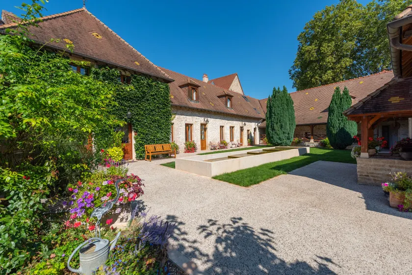 Hotel Le Clos De La Vouge - Image 1