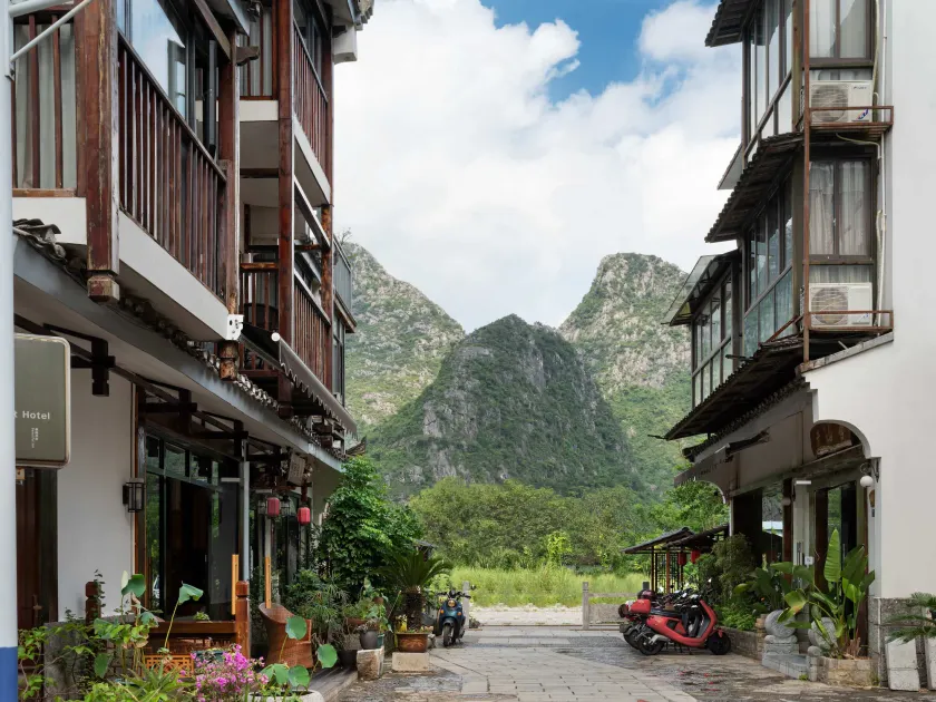 Guilin Qingshanshe Hotel -Free pick up train station stay two nights - Image 1