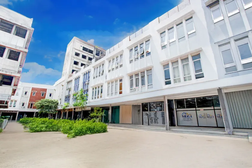 Hotel O Mega Inn Guest House - Image 1