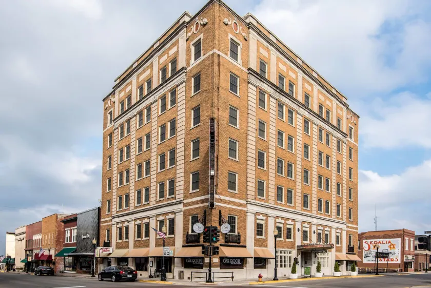 Hotel Bothwell Sedalia Central District, an Ascend Collection Hotel - Image 1