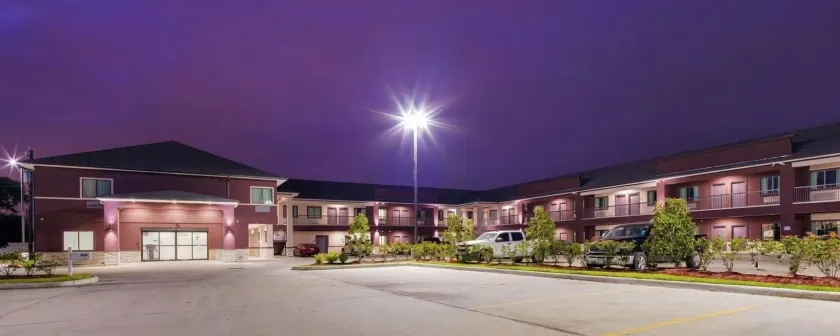 Platinum Stay Inn & Suites - Image 1