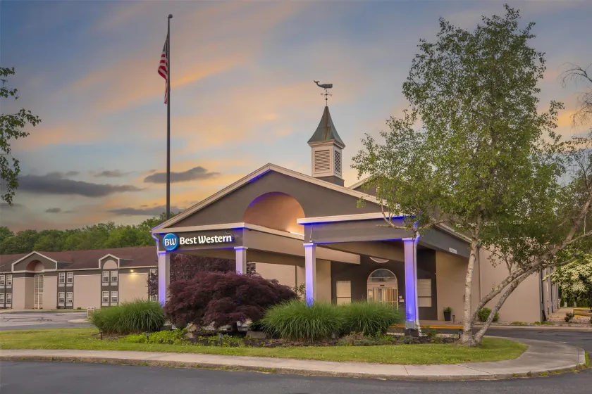 Best Western Mystic Hotel - Image 1