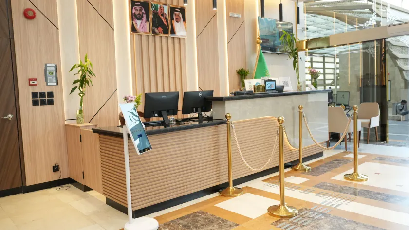 Zowar Alalami Hotel - فندق زوار العالمي - Image 1
