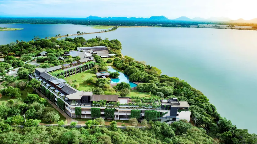 DoubleTree by Hilton Weerawila Rajawarna Resort - Image 1