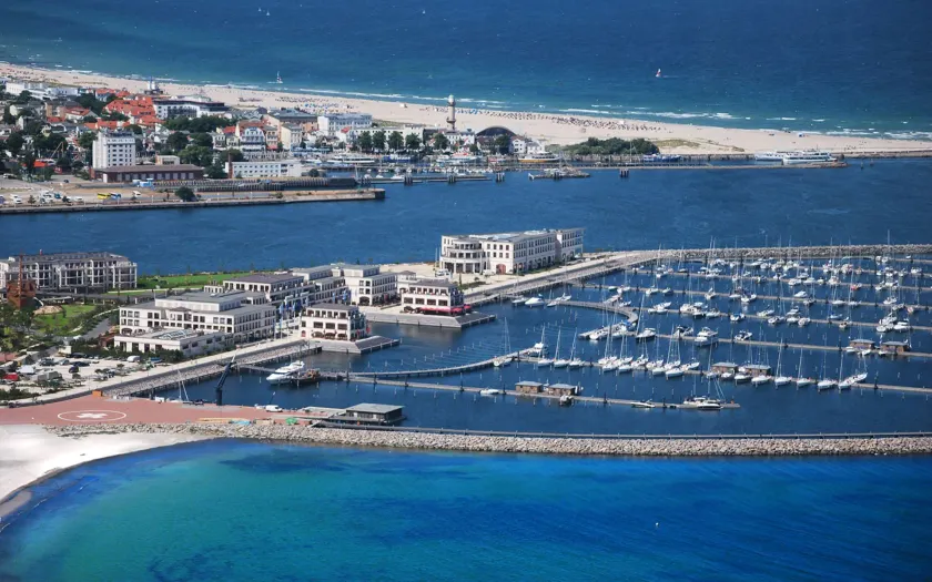 Yachthafenresidenz Hohe Düne - Image 1