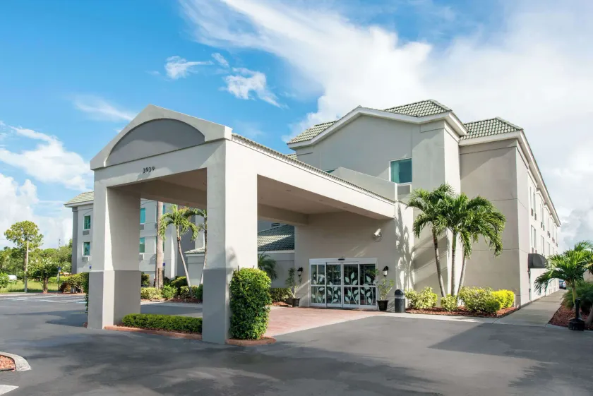 Sleep Inn Clearwater-St Petersburg - Image 1