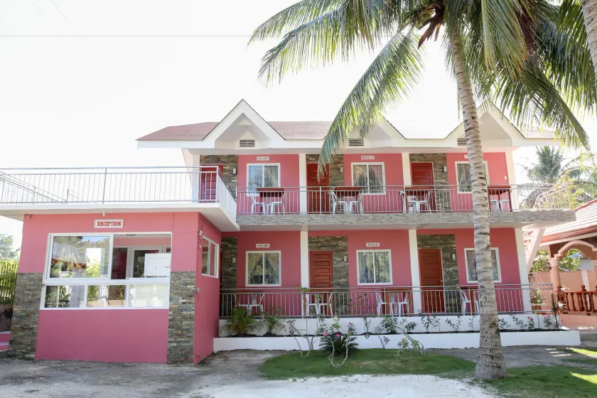 Luzmin BH - Pink House - Image 1