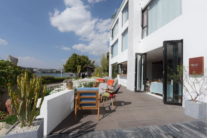 Dali Shuanglang seven fun lake view guesthouse - Image 1