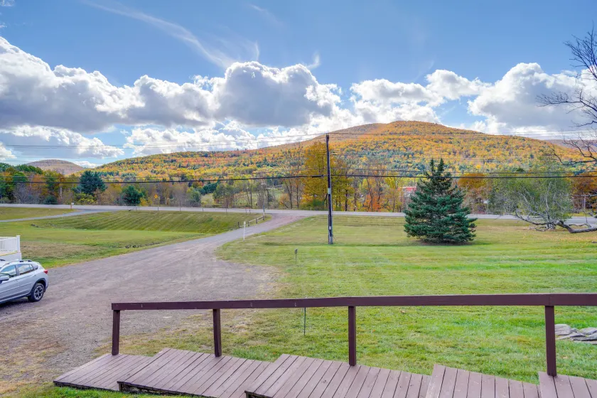 Ruhige Catskills Wohnung mit Terrasse + Bergblick! - Image 1