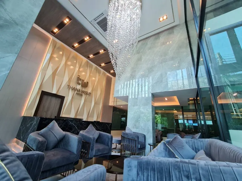 Thana Wisut Hotel - Image 1