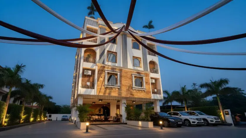 Knight Oasis - Image 1