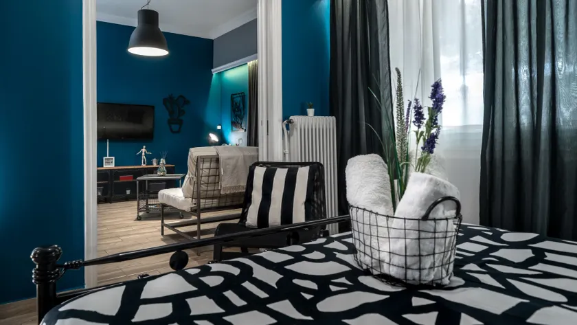 Apartment at the foothills of Acropolis - Image 1