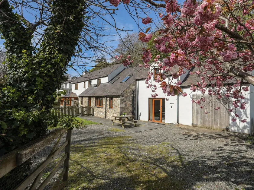 Long Cottage - Image 1