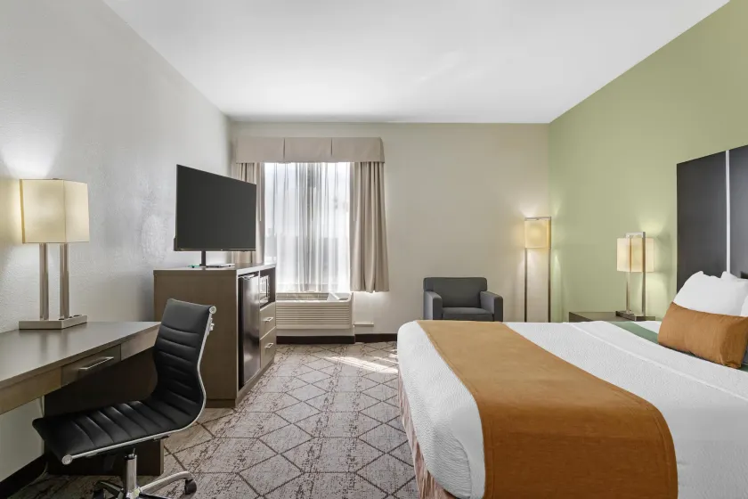 Best Western Plus North Houston Inn & Suites - Image 1