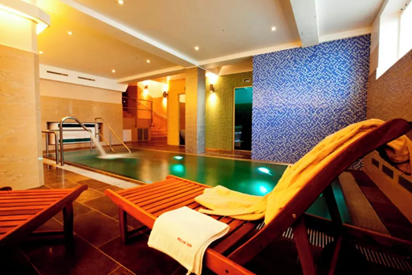 Relax Inn - Image 1