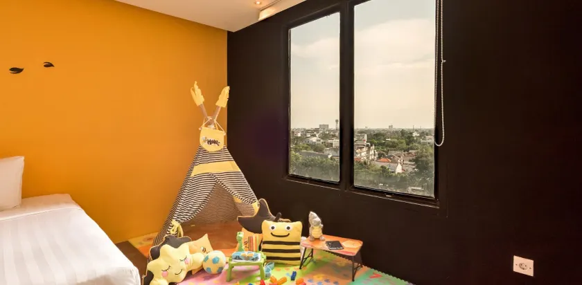 Yellow Bee Tangerang - Image 1