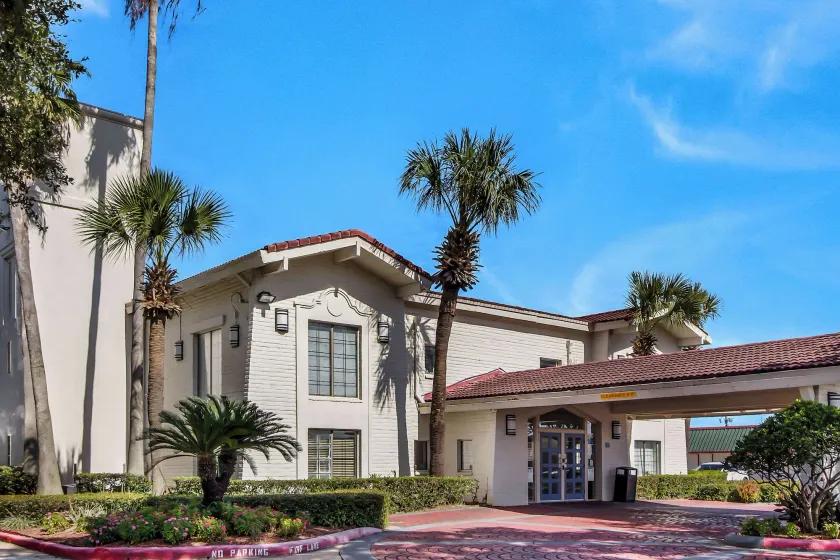 Motel 6-Baytown, TX - Garth Rd - Image 1