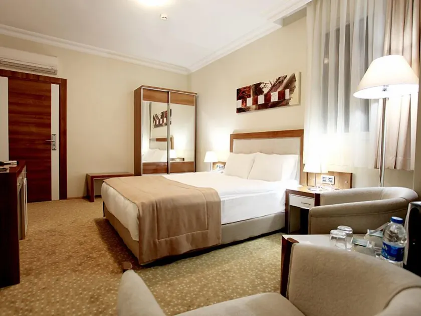 Pietra Hotel - Image 1