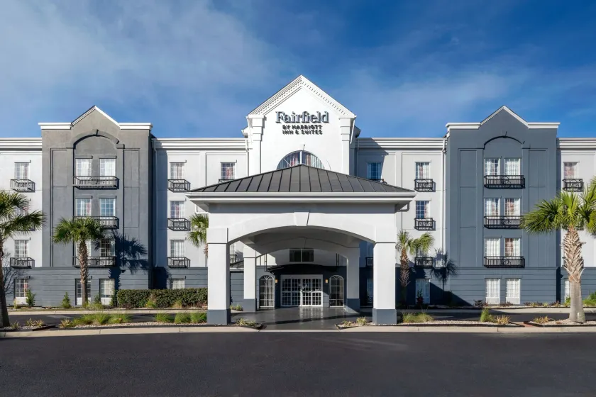 Fairfield Inn & Suites by Marriott Charleston North/Ashley Phosphate - Image 1