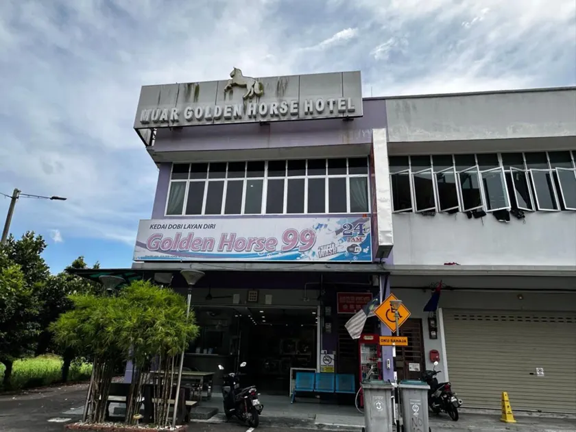 OYO 91242 Muar Golden Horse Hotel - Image 1