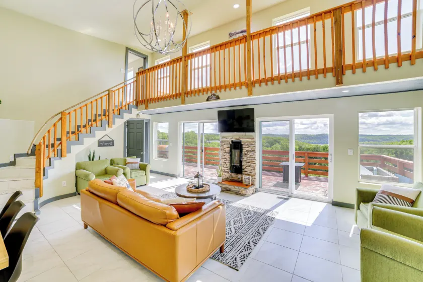 Lake Taneycomo Views: Family-friendly Cabin! - Image 1