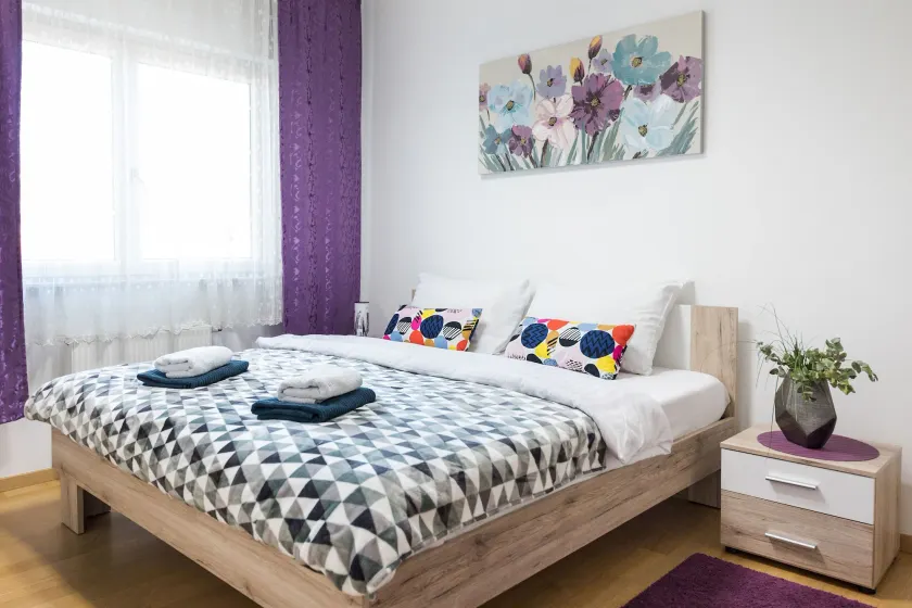 2 Bedroom Apt. in the Business Zone- Free Parking - Image 1