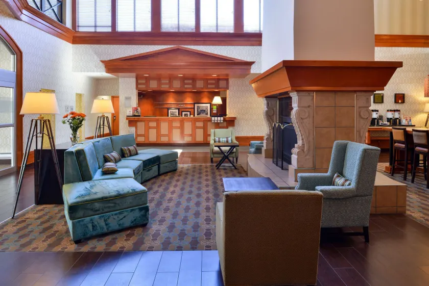 Hampton Inn & Suites By Hilton Calgary- University Northwest - Image 1